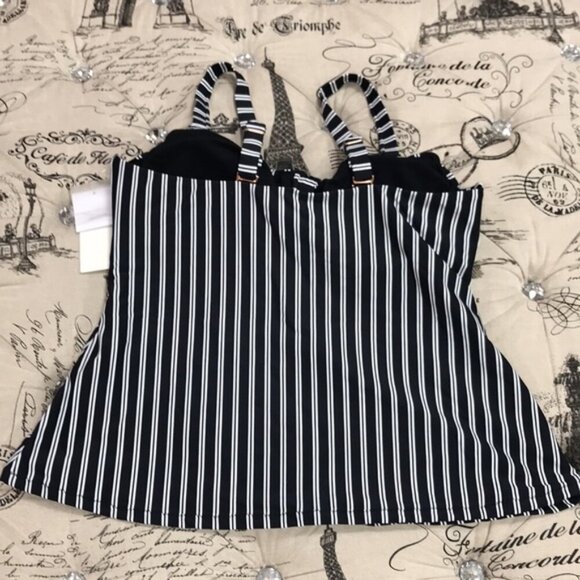 Raisins Curve Trendy Juniors' Top - Picture 7 of 10